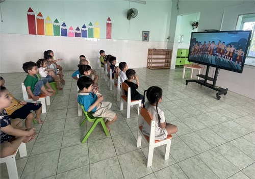 Bé xem phim về Truyền thuyết  Con cháu Rồng Tiên 