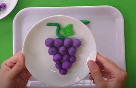 Tạo hình : Nặn chùm nho