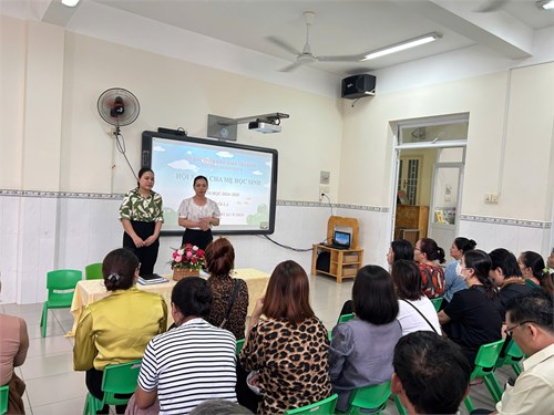 Trường Mầm non 4 tổ chức họp Cha mẹ trẻ các lớp đầu năm học 2024-2025