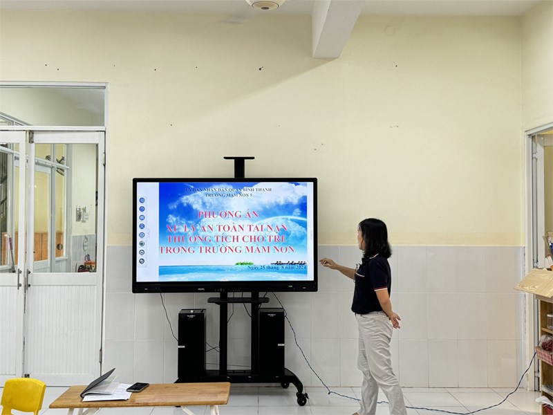 Ngày 21 tháng 8 năm 2024 Trường Mầm non 5 tổ chức tập huấn cho CB - GV - NV về công tác An toàn phòng chống tai nạn thương tích