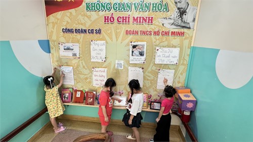 Bác Hồ trong mắt trẻ thơ tại Không gian văn hóa Hồ Chí Minh Trường Mầm non Phường 5.