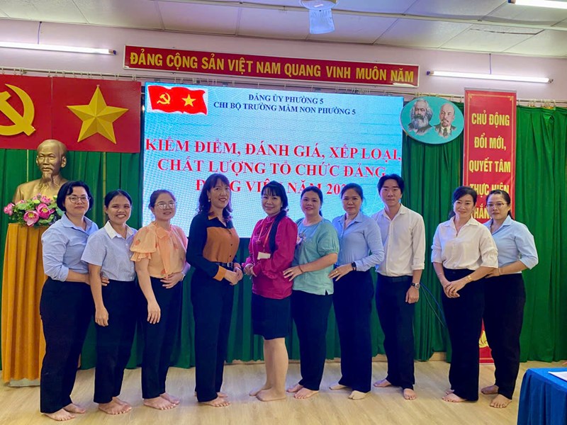 Chi bộ Trường Mầm non Phường 5 đã tổ chức kiểm điểm, đánh giá, xếp loại, chất lượng tổ chức đảng, đảng viên năm 2024 với sự tham dự của 02 đ/c Lê Thị Ngọc Phượng - Đảng Uỷ viên và đ/c Nguyễn Thế Nhân Nghĩa - P.Chủ tịch MTTQ Phường - Thư ký