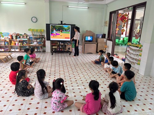 Trường Mầm non Phường 5 tổ chức chuyên đề “Tổ chức hoạt động lấy trẻ làm trung tâm” tại lớp Lá 2