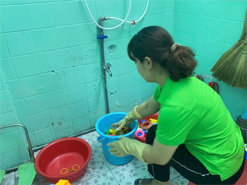 Lớp chích choè tổng vệ sinh hàng tuần