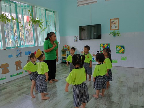 Các bé nghe Cô kể chuyện