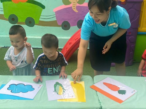 Bé chơi cùng Cô ngày vui hội trăng rằm