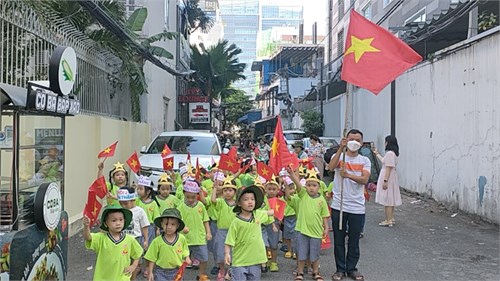 Trường Mầm Non 5 Quận 3 Tổ chức Lễ diễu hành của các vận động viên nhí đến từ các lớp Mầm ,Chồi
