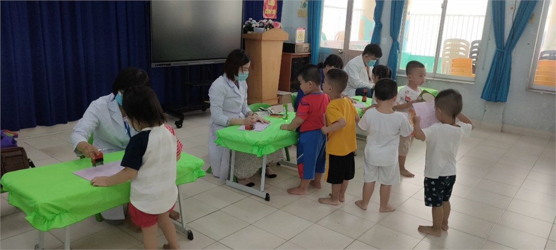 Trường mầm non 5 tổ chức khám sức khoẻ tổng quát tại lớp mầm 1