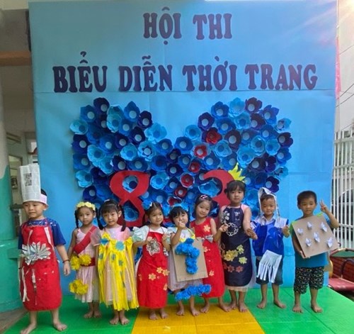 Các bé tham gia Lễ Hội 8/3