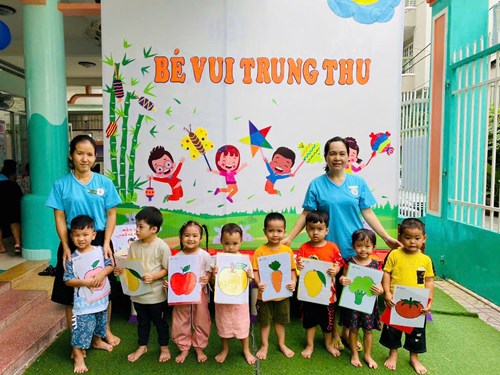 Các bé lớp Mầm 2 vui đón Trung Thu năm học 2024-2025