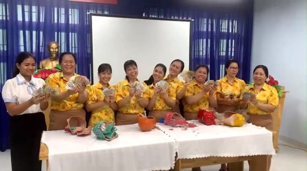Hội viên Khuyến học Trường Mầm non 5  tổ chức  ngày hội “ Khui Heo đất khuyến học” năm 2024