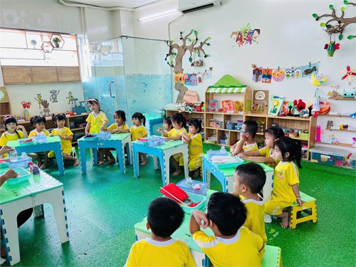 Hoạt động khám phá khoa học với đề tài  Áp suất không khí  của các bé lớp Sơn Ca 1 (Mẫu giáo 4 - 5 tuổi)