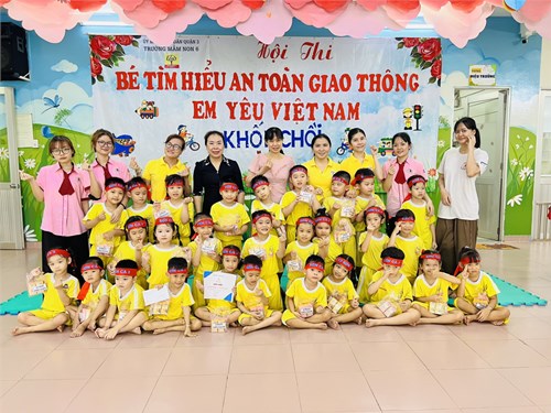 Hội thi  Bé tìm hiểu an toàn giao thông - Em yêu Việt Nam  của các bé khối Chồi trường Mầm Non 6 vui thật là vui