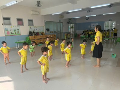Giờ học phát triển thể chất   Ném xa bằng một tay 