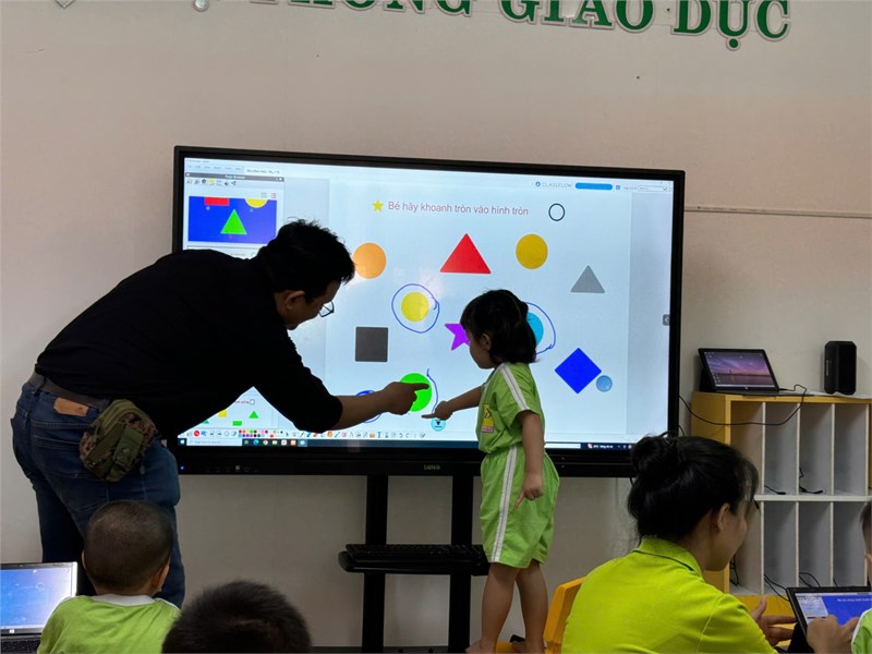  Một ngày làm Cô giáo 