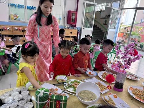Tiệc Buffet chúc mừng năm mới 2025