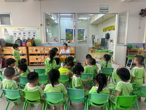 Các bé lớp bambi tẩy giun