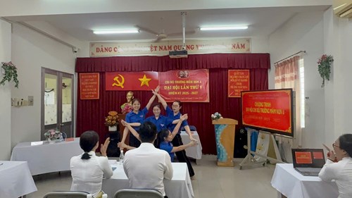 Chi đoàn mầm non 6 thma gia văn nghệ chào mừng đại hội chi bộ trường mầm non 6