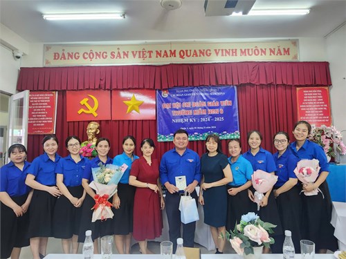 Chào mừng đại hội chi đoàn trường mâm non 6 năm 2024
hân hạnh được đón tiếp khách mời 
đồng chí: trương thành nhanh ( bí thư đoàn phường võ thị sáu ) đến tham dự