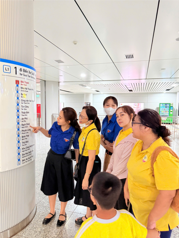 Chi đoàn trường mầm non 6 phối hợp với công đoàn tổ chức hưởng ứng đi tuyến mô trô