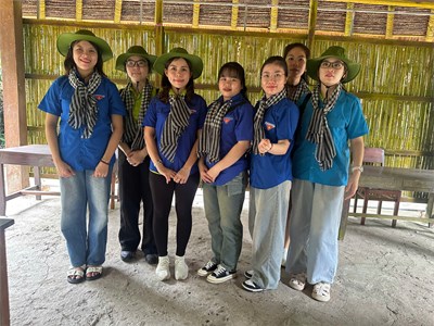 Chi đoàn kết hợp cùng chi bộ và công đoàn đi tham quan chi cục miền nam ở tây ninh