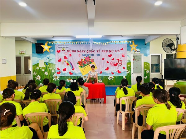 Họp mặt kỷ niệm ngày Quốc tế Phụ nữ 8-3