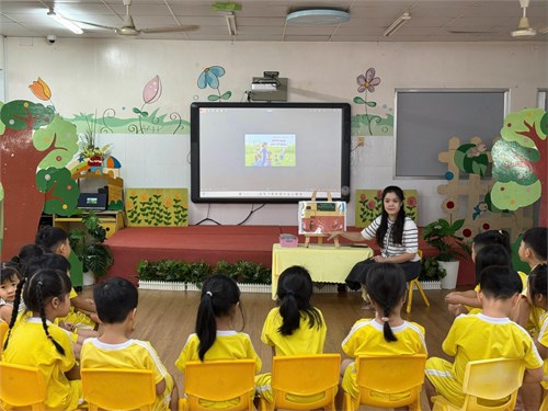 Pooh 2 - làm quen văn học câu chuyện   món quà của cô giáo   của mẹ phụng ( phụ huynh bé cát tiên )