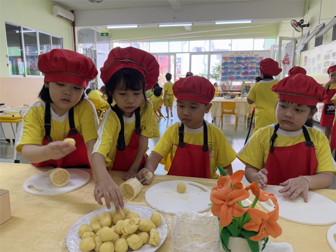 Pooh 2 - bé cùng làm bánh đậu xanh( kỹ năng )
