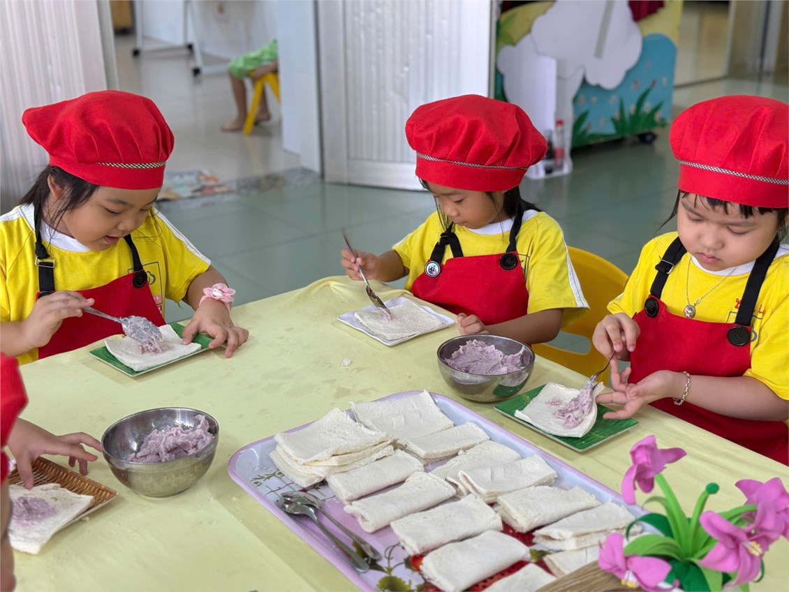 POOH 2 COOKINGDAY : Cùng thực hiện món bánh kẹp nhân khoai mỡ
