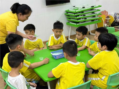 Pooh 2 - làm con chuột từ giấy màu