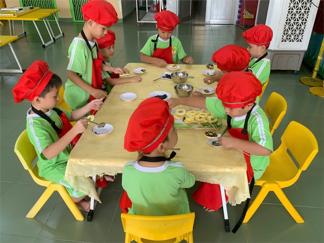 Khéo tay hay làm - bé làm kỹ năng   táo nhúng socola  