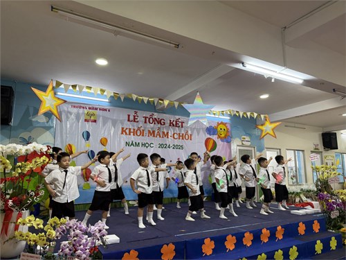 Pooh 2 - bạn trai vui văn nghệ mừng tổng kết các em khối mầm chồi