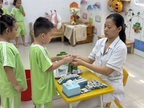 Pooh 2 - các bé sổ giun định kì theo năm