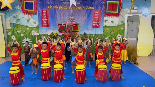Kịch Lạc Long Quân và Âu Cơ do các bé khối Chồi (Mẫu giáo 4-5 tuổi) thực hiện.