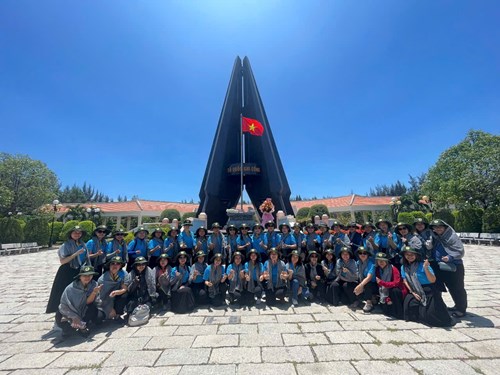 Tuyên dương gương tập thể, cá nhân xuất sắc tiêu biểu trong phong trào thi đua “giỏi việc nước, đảm việc nhà” năm 2024.