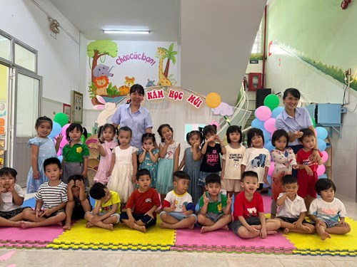 Các bé Chồi 1 chào năm học mới