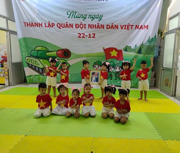 Các bé lớp Mầm 2 tham gia lễ hội Mừng ngày thành lập Quân đội Nhân dân Việt Nam 22/12