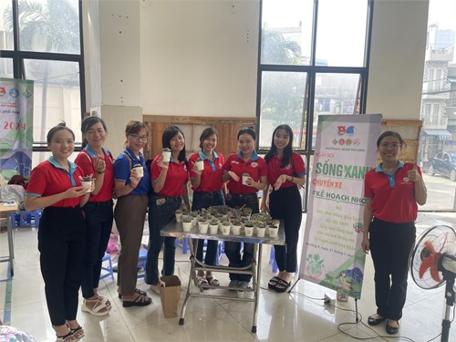 Đội hình Hoa phượng đỏ trường Mầm non 9 tham gia Ngày hội sống xanh năm 2024