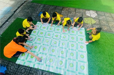 Một ngày làm việc cùng cô