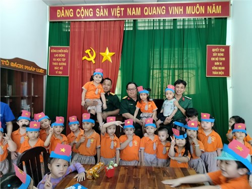 Nhiệt liệt chào mừng 79 năm ngày thành lập Quân đội Nhân dân Việt Nam (22/12/1944 - 22/12/2023)-Ngày tôn vinh những đóng góp to lớn của các chiến sĩ đã và đang công tác trong lực lượng quân đội Việt Nam.