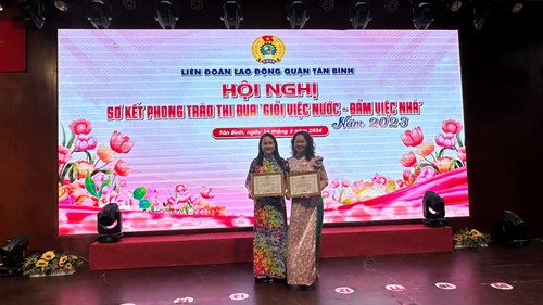 Vào lúc 7:30 ngày 16/3/2024 Cô Phượng Quỳnh và Cô Thanh Trúc đã tham dự Hội nghị Sơ kết phong trào thi đua  GIỎI VIỆC NƯỚC, ĐẢM VIỆC NHÀ NĂM 2023” tại NVH quận Tân Bình với các nội dung:
1.Tập thể CĐCS Trường MN Bàu Cát đạt có thành tích xuất sắc, tiêu biểu trong công tác tổ chức, chỉ đạo phong trào “ Giỏi việc nước, đảm việc nhà” năm 2023
2.Cô Nguyễn Thị Phượng Quỳnh đạt Danh hiệu cá nhân tiêu biểu “ GIỎI VIỆC NƯỚC, ĐẢM VIỆC NHÀ 2023”