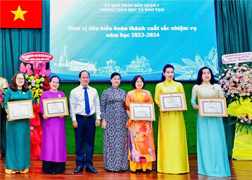Chủ tịch Ủy ban nhân dân Quận 1 tặng Giấy khen trường Mầm non Bé Ngoan “Đã có thành tích trong năm học 2023-2024”
