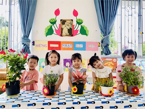 Học sinh trường Mầm non Bình An mừng sinh nhật Bác Hồ 19/5