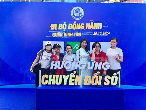 Trường Mầm non Bình Trị Đông B tham gia đi bộ đồng hành Chương trình chuyển đổi số năm 2024 trên địa bàn quận Bình Tân