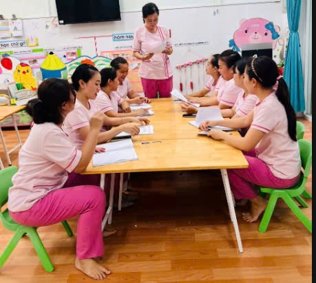 Tổ Lá tổ chức sinh hoạt chuyên môn, trao đổi kinh nghiệm công tác giảng dạy