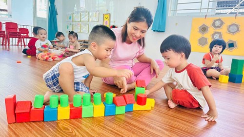 Một số hình ảnh vui chơi của các bé lớp Cơm thường 1