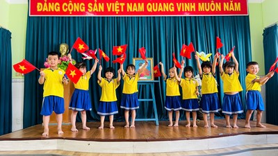 <a href="/hinh-anh-hoat-dong/ky-niem-135-nam-ngay-sinh-cua-chu-tich-ho-chi-minh-1951890-1952025-chu-tich-ho/ctfull/75021/759840">Kỷ niệm 135 năm Ngày sinh của Chủ tịch Hồ<span class=bacham>...</span></a>