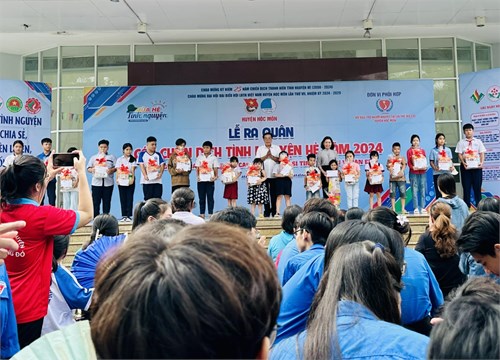 Sáng ngày 02/06/2024 - Đoàn viên Chi đoàn Trường Mầm non Cúc Hoạ Mi tham gia Lễ ra quân Các Chiến Dịch Tình Nguyện Hè Năm 2024.
Hưởng ứng ngày hoạt động cao điểm “Chiến sĩ tình nguyện vì đàn em”.