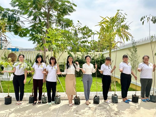 Trường Mầm non Cúc Hoạ Mi hưởng ứng Tết trồng cây đời đời nhớ ơn Bác Hồ năm 2024
