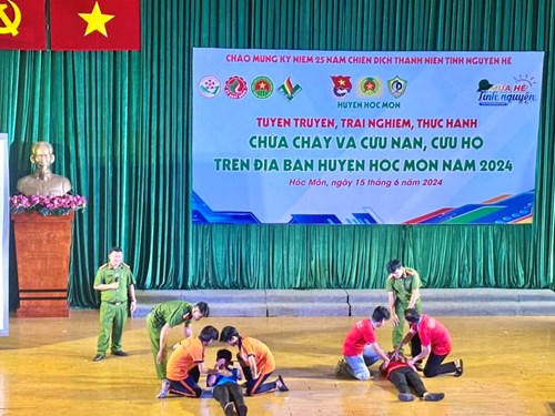 Sáng ngày 15/06/2024 Đoàn viên Chi Đoàn Trường Mầm non Cúc Hoạ Mi tham gia Tuyên truyền, trải nghiệm, thực hành chữa cháy và cứu nạn, cứu hộ trên địa bàn huyện Hóc Môn năm 2024 tại Nhà Thiếu Nhi Huyện Hóc Môn.